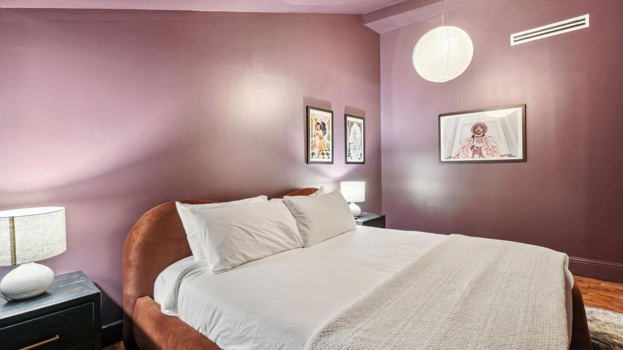 The Mary Beth Hotel & Gallery New Orleans Room photo