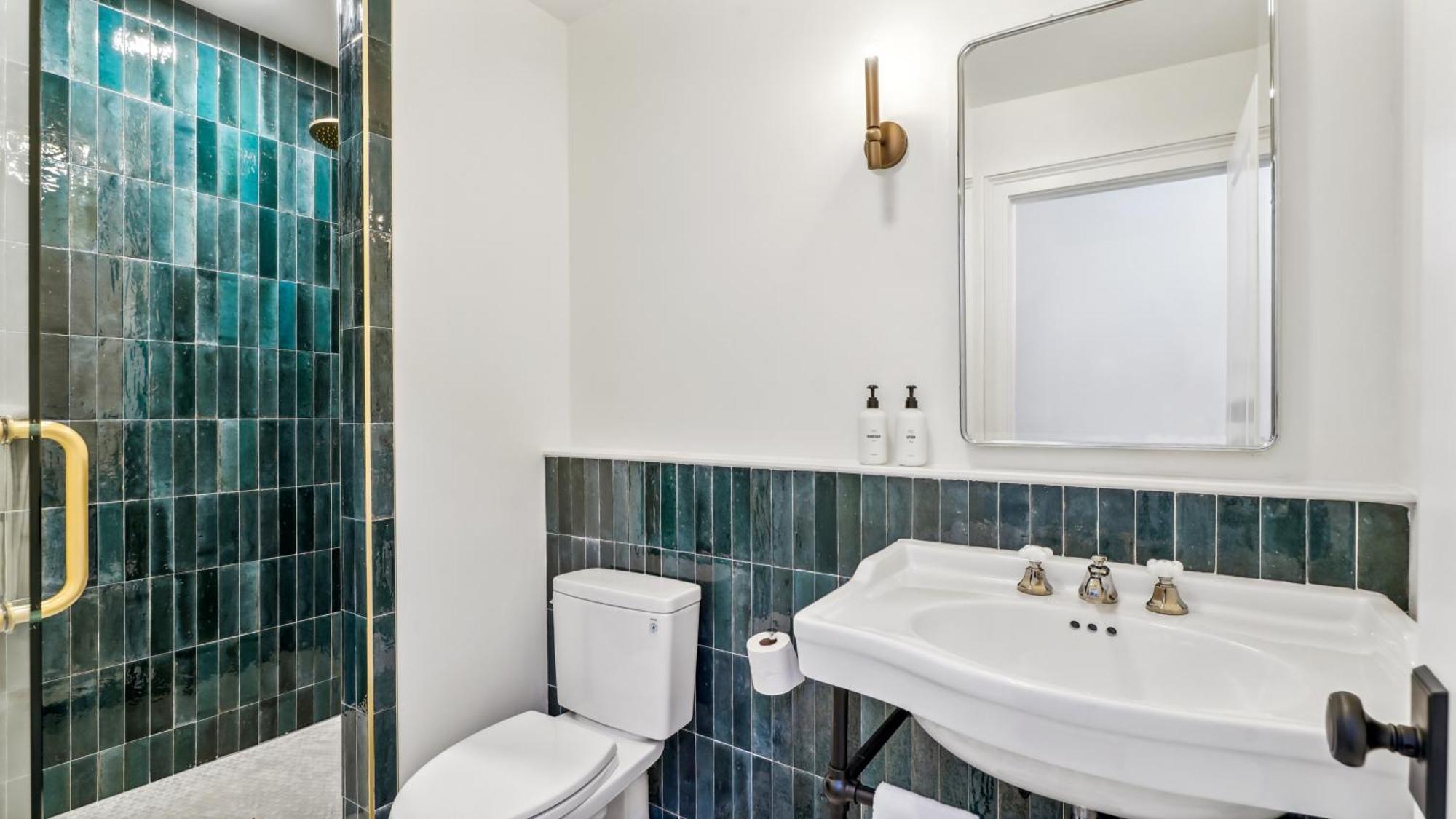 The Mary Beth Hotel & Gallery New Orleans Room photo
