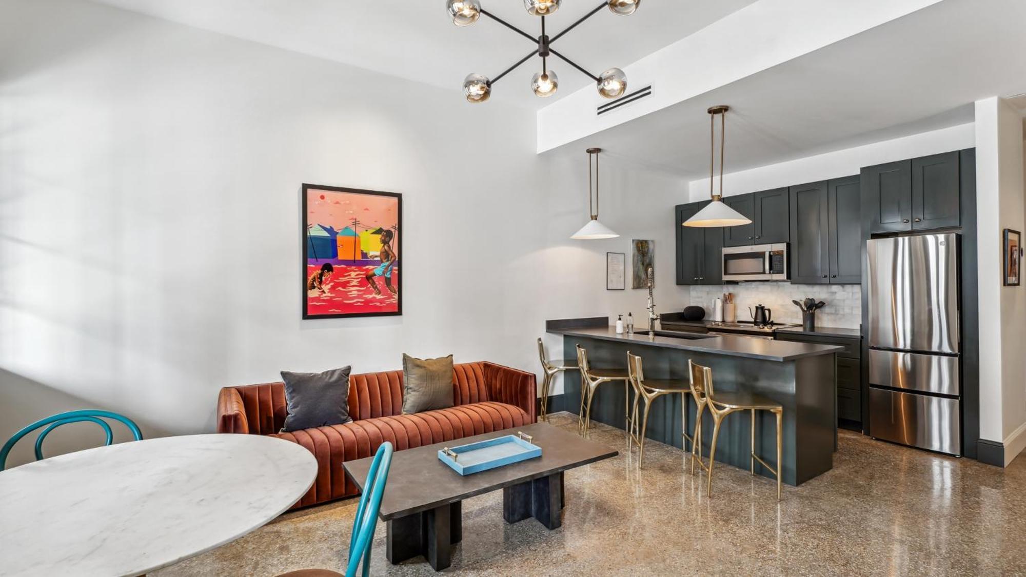 The Mary Beth Hotel & Gallery New Orleans Room photo
