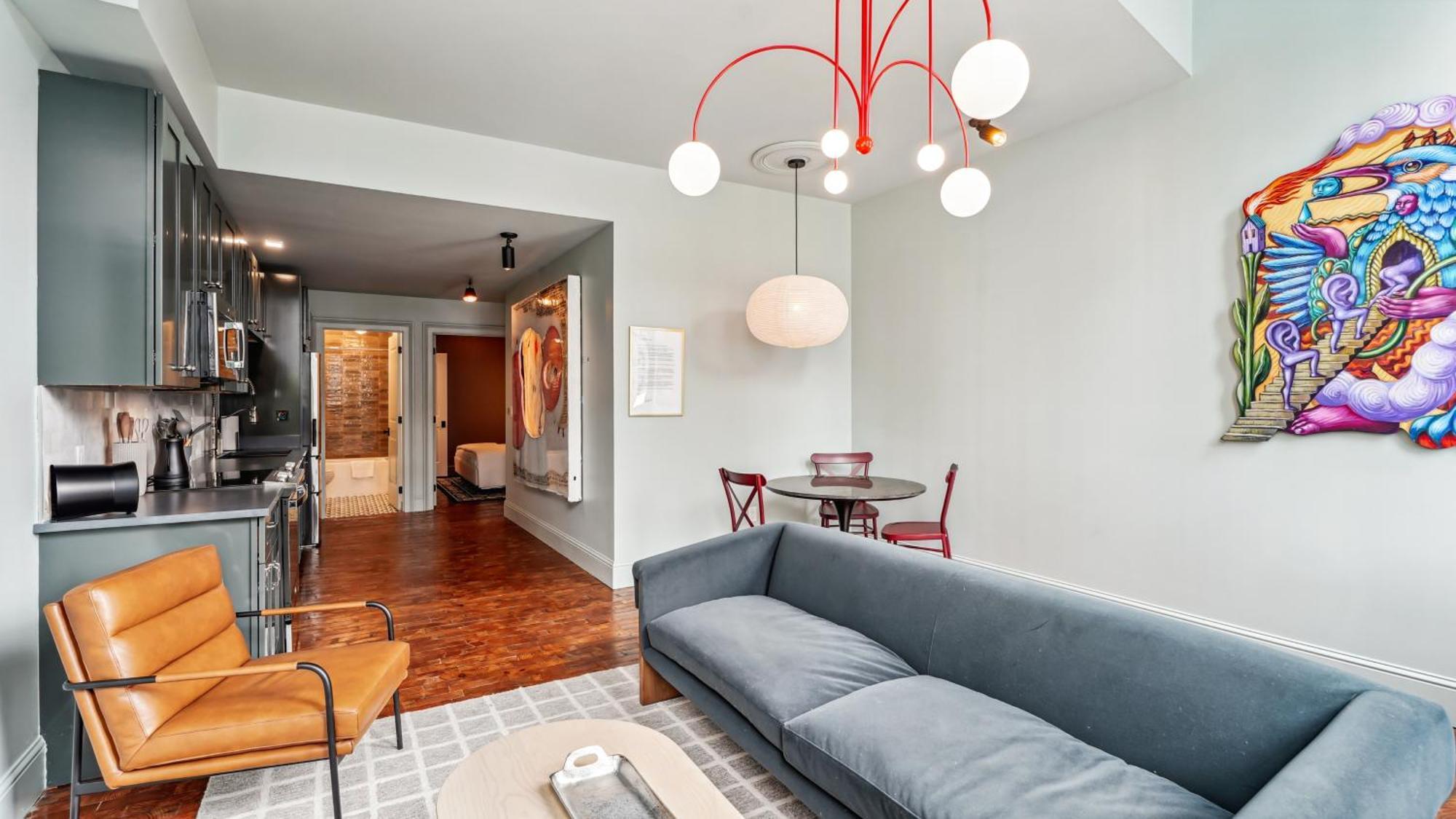 The Mary Beth Hotel & Gallery New Orleans Room photo