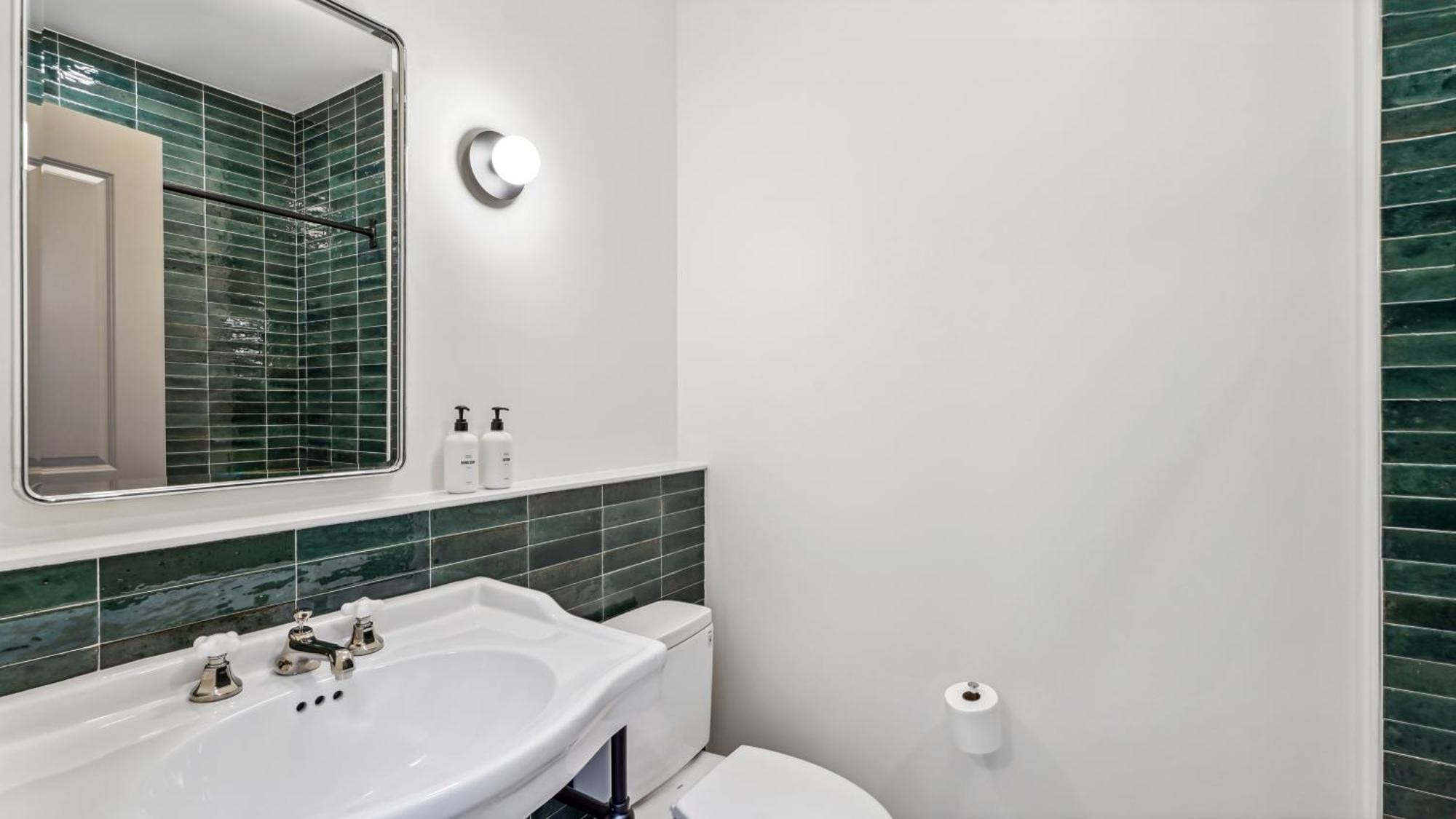 The Mary Beth Hotel & Gallery New Orleans Room photo