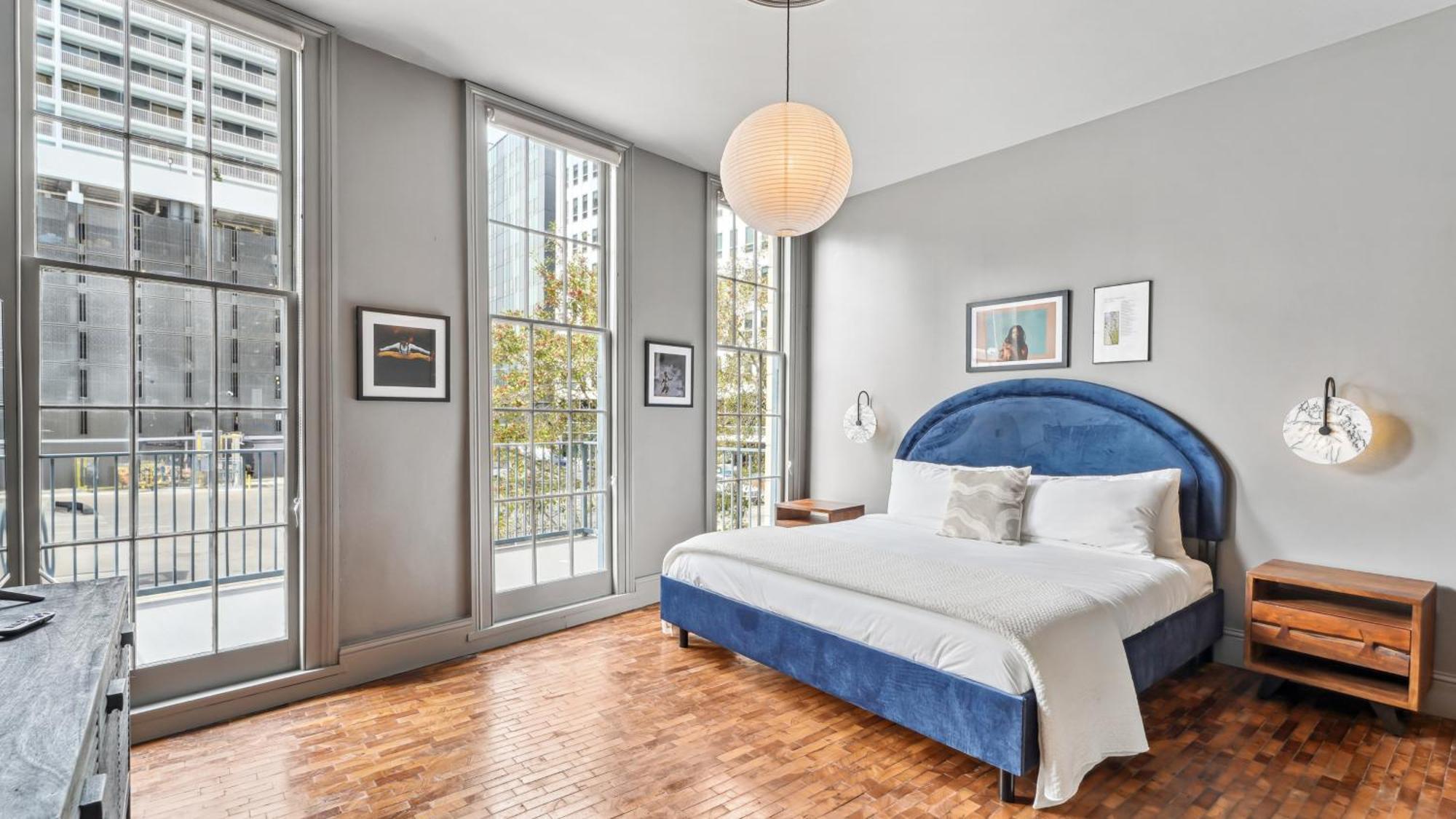 The Mary Beth Hotel & Gallery New Orleans Room photo
